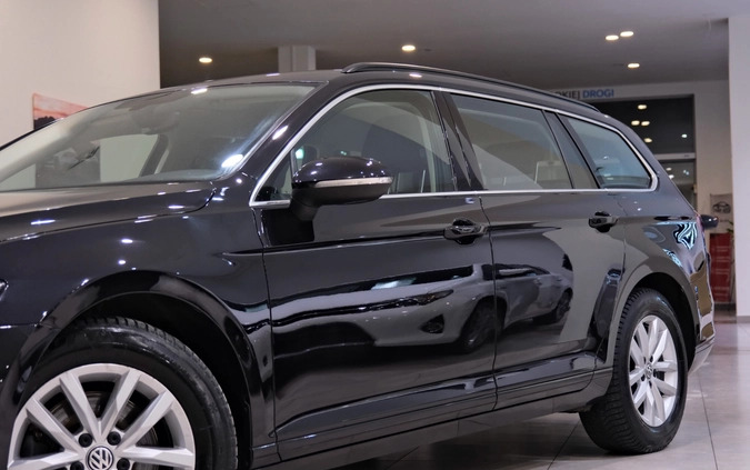 Volkswagen Passat cena 49900 przebieg: 299000, rok produkcji 2016 z Ozimek małe 631